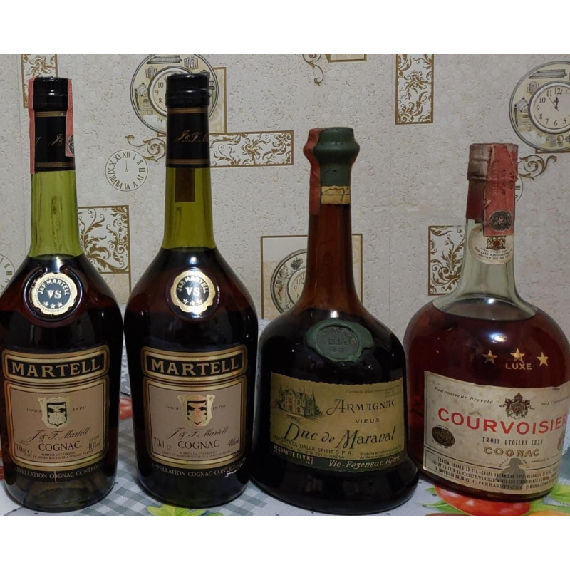 Четыре бутылки одним лотом . Martell(70-ые)  по 14 000 р. Armagnac(30 лет)  27 000 р. Courvoisier(70-ые) 14 000 р.