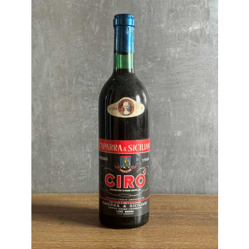 Вино Caparra & Siciliani Ciro’ 1968 года.