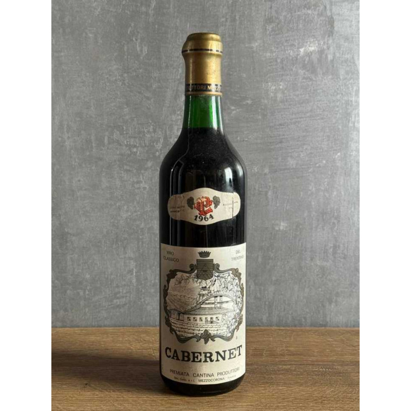 Вино Cantina Produttori Mezzocorona Cabernet 1964 года.