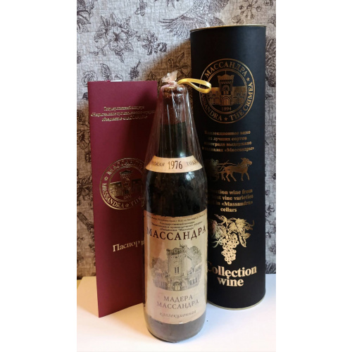 Вино «Мадера Массандра» 1976 года.