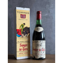 Вино Torres Sangre de Toro 1964 года.