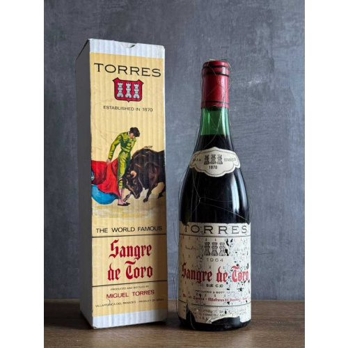 Вино Torres Sangre de Toro 1964 года.