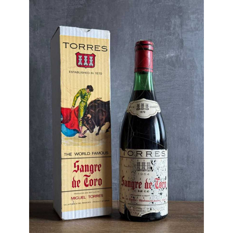 Вино Torres Sangre de Toro 1964 года.
