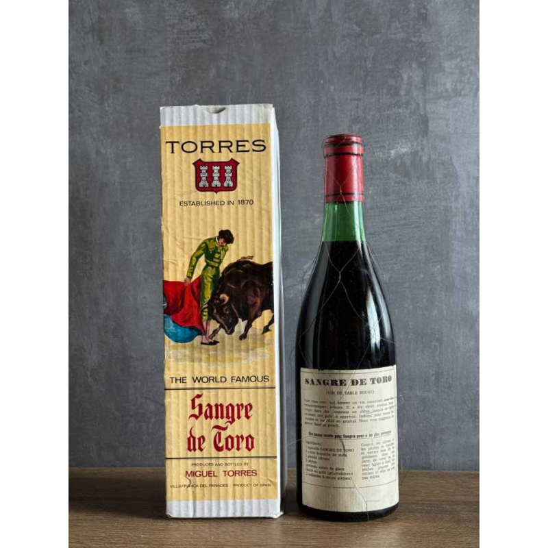 Вино Torres Sangre de Toro 1964 года.