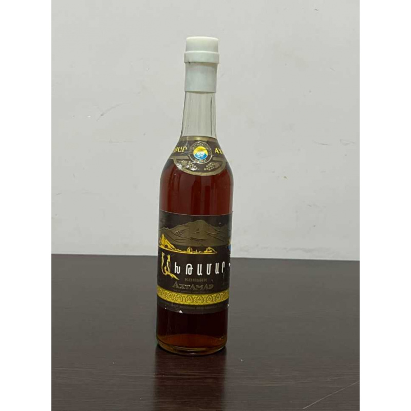 Армянский "Ахтамар 10 лет" 80-е года. 0,5 л. СССР. Московский з-д.