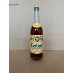 Армянский "Арарат 4 года" 1983 года. 0,5 л. Экспорт в ГДР. СССР.