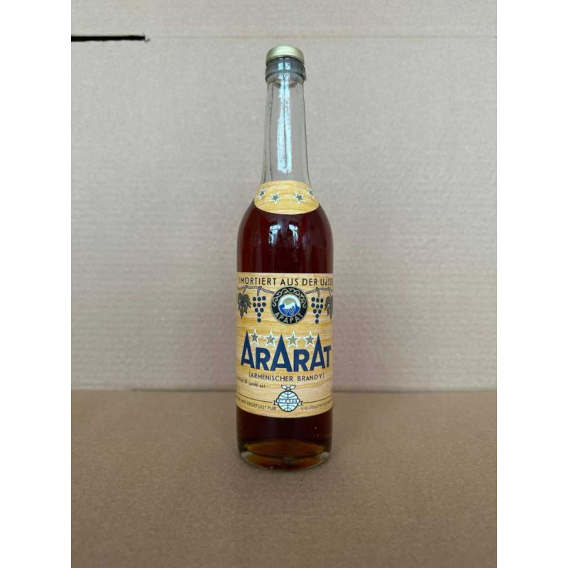 Армянский "Арарат 4 года" 1983 года. 0,5 л. Экспорт в ГДР. СССР.