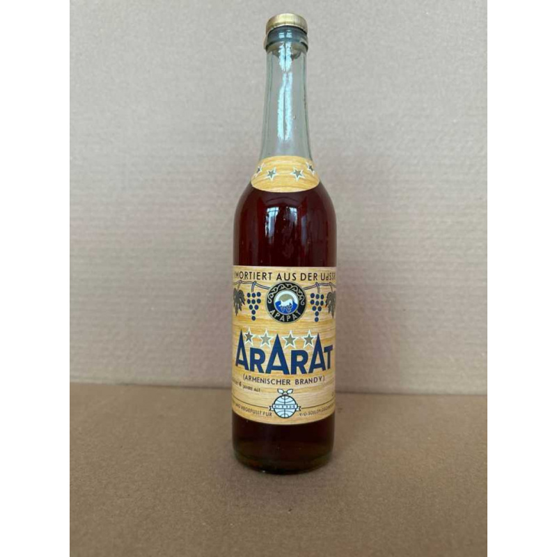 Армянский "Арарат 4 звезды" 1985 года. 0,5 л. СССР. Экспорт в ГДР.