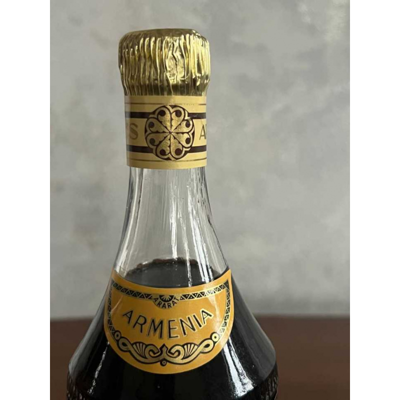 Армянский "Армения 10 лет" 0,5 л. СССР. 80-е года.
