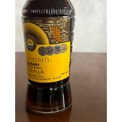 Армянский "Армения 10 лет" 0,5 л. СССР. 80-е года.