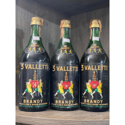 Бренди "3Valletti",Италия,0.7,1965 год. Цена указана за одну бутылку.