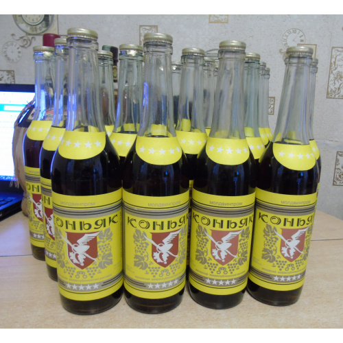 5 бутылок одним лотом.Молдавский коньяк .Завод"Калараш", 5 звезд(дно-96гг).