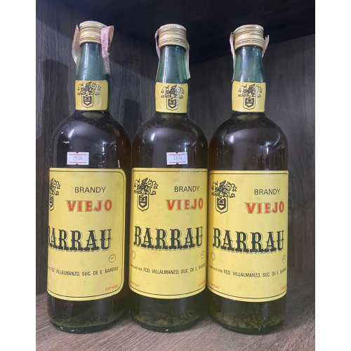 Три бутылки одним лотом . Хересный бренди "Barrau",Испания,1 литр , 1974 год.