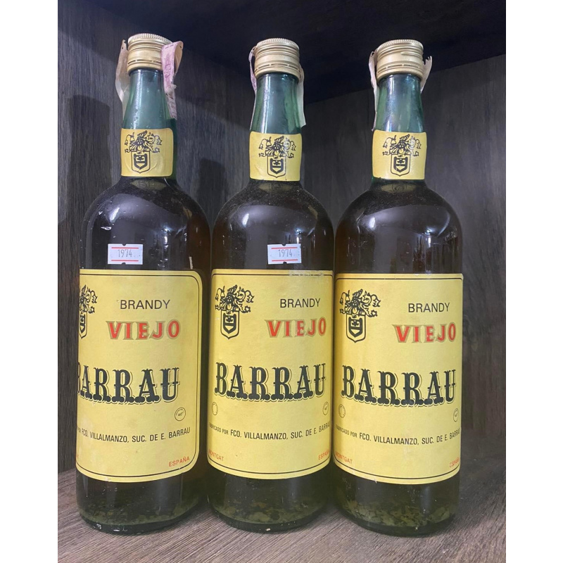 Три бутылки одним лотом . Хересный бренди "Barrau",Испания,1 литр , 1974 год.
