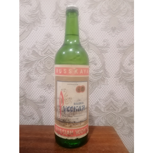 Водка времен СССР объем 0.7 л.