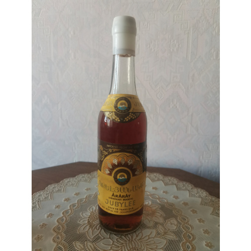 коньяк  АРАРАТ " Юбилейный", 500ml., экспортное исполнение,  1985 года