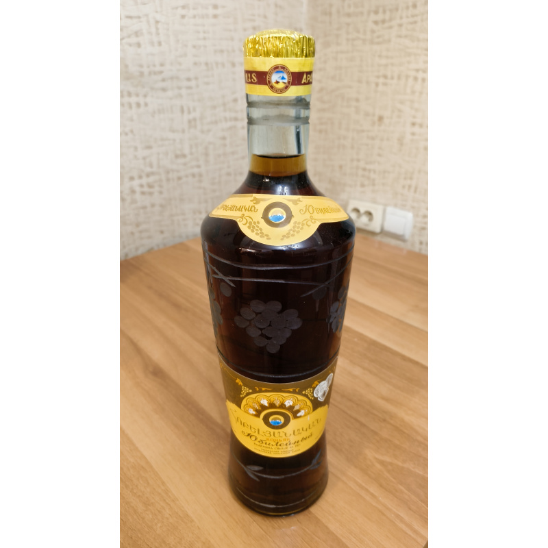 Коньяк армянский, Юбилейный, выдержка свыше 10 лет, объём 2,5 л.