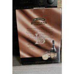 Ликер Brogans Irish Cream, gift box with 2 glasses