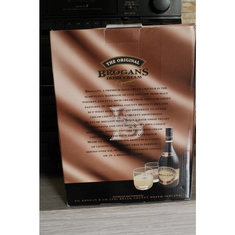 Ликер Brogans Irish Cream, gift box with 2 glasses