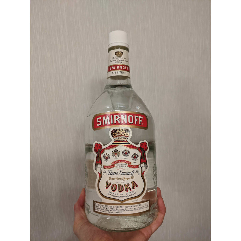 Винтажная бутылка водки Smirnoff/ 1.75