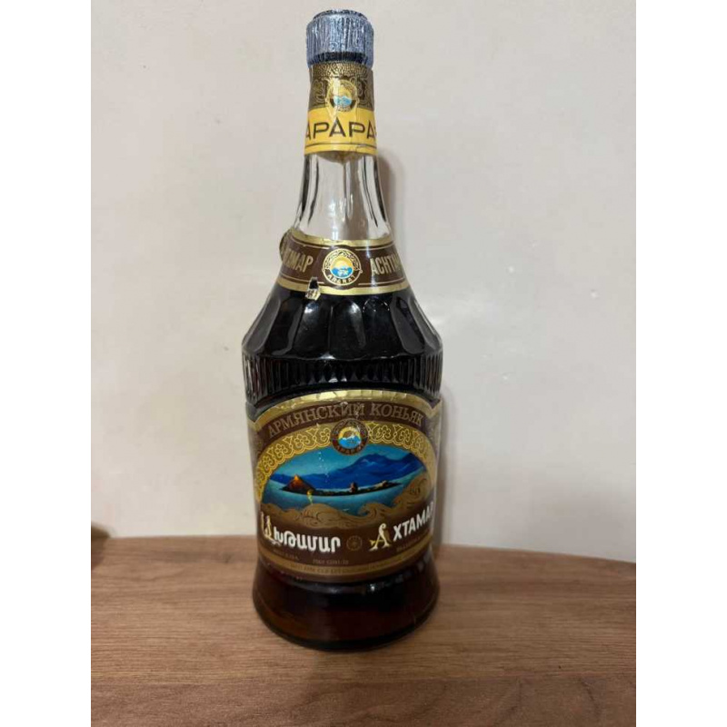 Армянский "Ахтамар" 80-х годов. 0,75 л. СССР.