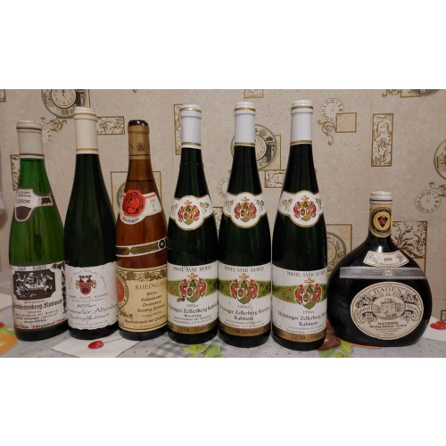 Одним лотом семь бутылок качественного , редкого немецкого рислинга!!!Гарантия качества!!!