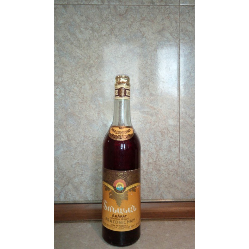 Коньяк &quot;Праздничный&quot; 1985 года розлива.