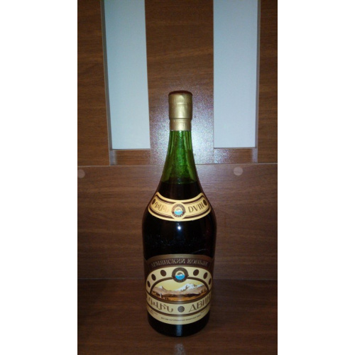 Коньяк &quot;Двин&quot; 80-е года 0,75л