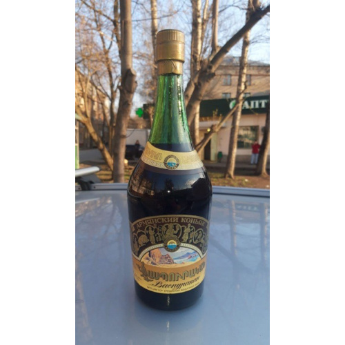 Коньяк "Васпуракан" 1983 года розлива.