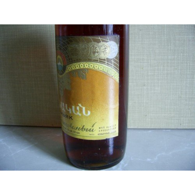 Армянский коньяк "Праздничный".