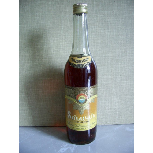 Армянский коньяк "Праздничный".