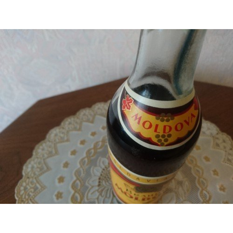 коньяк "Moldova",  дно 1979 года. + подарок коньяк  "Белый Аист"