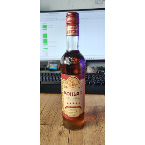 Продам коллекционную бутылку пятилетнего российского коньяка «Лучшие Традиции» (★★★★★)