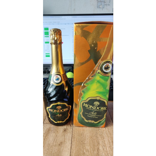 Винтажное шампанское Mondoro Asti 0.75 л в коробке (2010 г.)